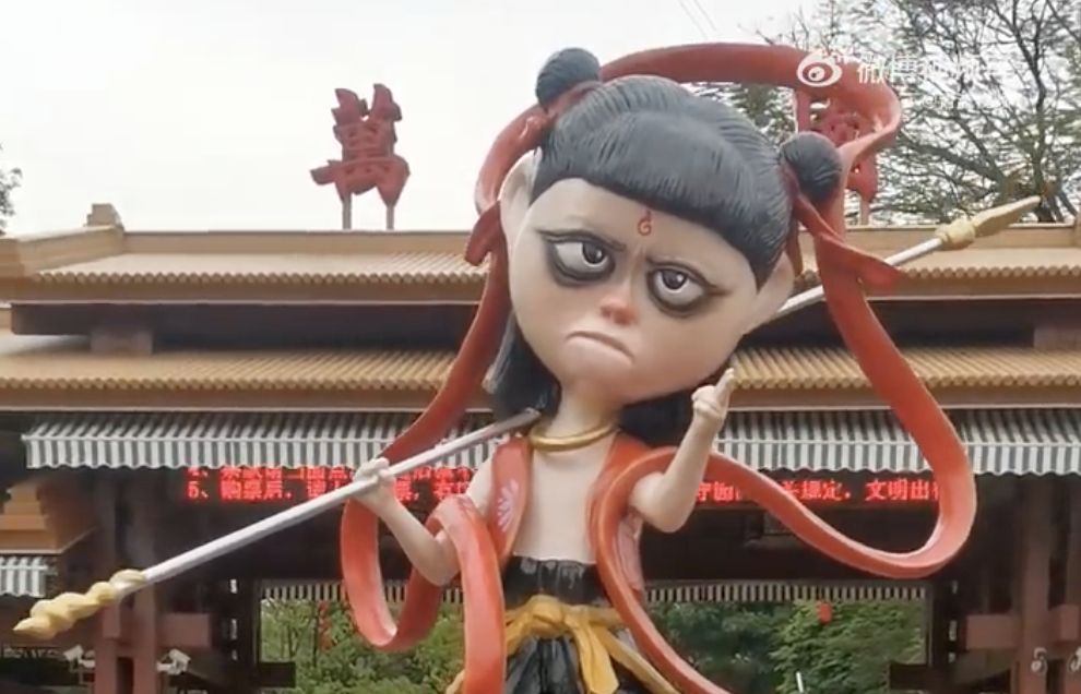 ▲廣東萬竹園公園的哪吒雕塑臉部太醜惹議。（圖／翻攝微博）