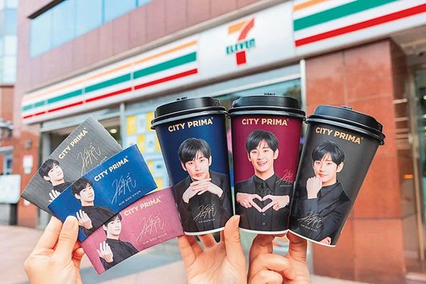 7-ELEVEN將推出金秀賢聯名活動，日前搶先曝光印有他肖像的周邊商品。（7-ELEVEN提供）