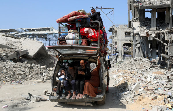 ▲▼加薩走廊的巴勒斯坦難民逃離家園。（圖／路透）