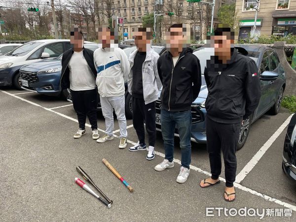 ▲桃園幫派份子在苗栗出千被修理，假意和解卻撂人砍殺苗栗賭場5人造成重傷，警方速逮5嫌到案法辦             。（圖／記者楊永盛翻攝）