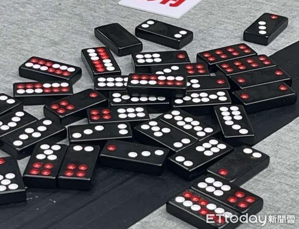 ▲桃園幫派份子在苗栗出千被修理，假意和解卻撂人砍殺苗栗賭場5人造成重傷，警方速逮5嫌到案法辦             。（圖／記者楊永盛翻攝）