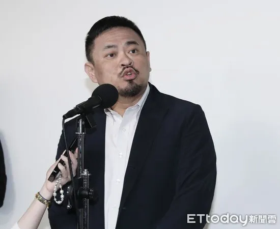 ▲▼勞動部長洪申翰 聯訪 勞檢葉元之 恢復七天假等 相關 。（圖／記者屠惠剛攝）