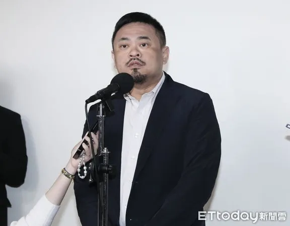 ▲▼勞動部長洪申翰 聯訪 勞檢葉元之 恢復七天假等 相關 。（圖／記者屠惠剛攝）