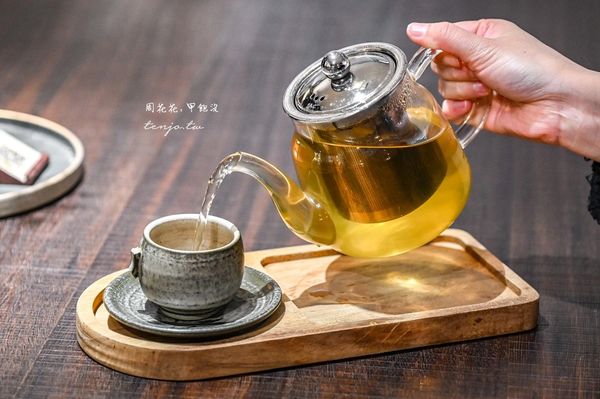▲▼木咖Horoka 西門町老屋咖啡店推薦！甜點戚風蛋糕好吃到熟客整模預訂。（圖／部落客周花花授權提供）