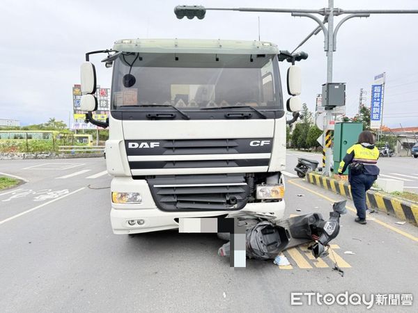 ▲潮州鎮臺一線與光華路交通事故             。（圖／記者陳崑福翻攝）
