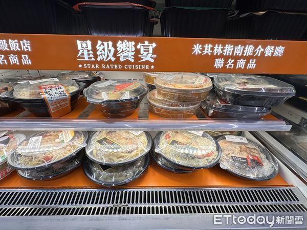 ▲▼7-11門市未上架金秀賢聯名商品，無論是鮮食區、咖啡杯，都未見到任何與金秀賢肖像有關的商品。（圖／記者林育綾攝）