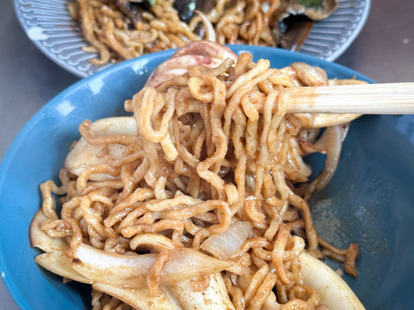 ▲▼福昇小食鱔魚意麵|老闆娘跳舞炒鱔魚~乾鱔魚意麵必吃！現炒現吃的市場五十年老味道。（圖／部落客viviyu授權提供）