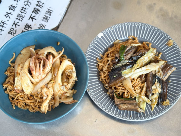 ▲▼福昇小食鱔魚意麵|老闆娘跳舞炒鱔魚~乾鱔魚意麵必吃！現炒現吃的市場五十年老味道。（圖／部落客viviyu授權提供）