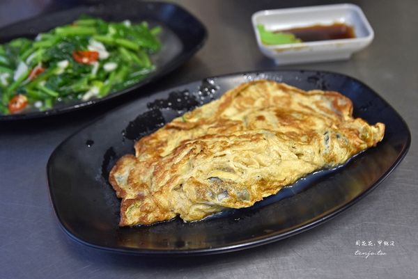 ▲▼3元6虱目魚湯 司機運將推薦平價小吃！高cp值魚粥、焢肉飯、蚵仔蛋。（圖／部落客周花花授權提供）