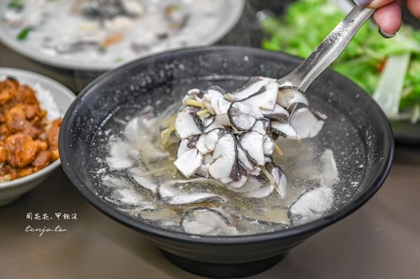 ▲▼3元6虱目魚湯 司機運將推薦平價小吃！高cp值魚粥、焢肉飯、蚵仔蛋。（圖／部落客周花花授權提供）