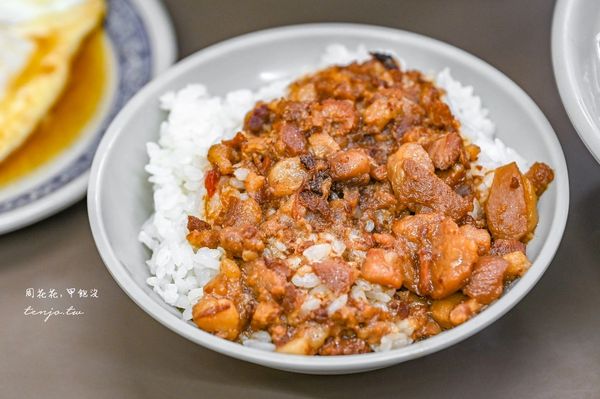 ▲▼3元6虱目魚湯 司機運將推薦平價小吃！高cp值魚粥、焢肉飯、蚵仔蛋。（圖／部落客周花花授權提供）