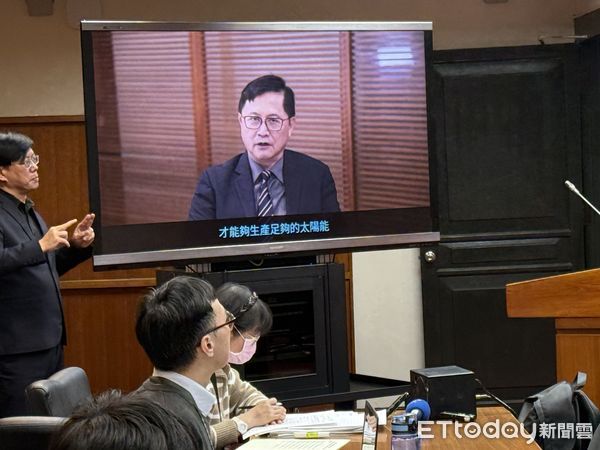▲▼童子賢 影片 說明核電 立法院教育及文化委員會舉行核子反應器設施管制法部分條文修正草案修法公聽。（圖／記者屠惠剛攝）