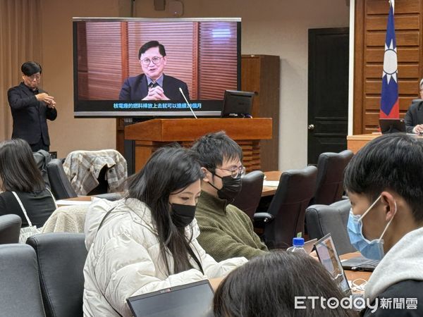 ▲▼童子賢 影片 說明核電 立法院教育及文化委員會舉行核子反應器設施管制法部分條文修正草案修法公聽。（圖／記者屠惠剛攝）