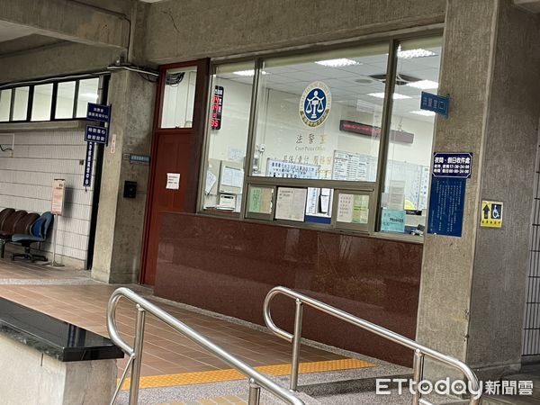 ▲台中地院交保窗口。（圖／記者鄧木卿攝）