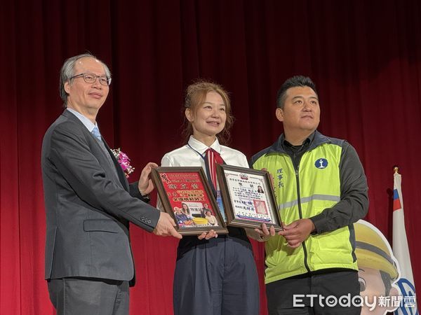 ▲▼台鐵行控處謝宜縈獲表揚模範勞工。（圖／記者李姿慧攝）