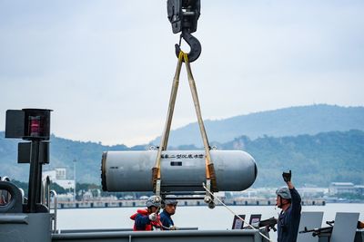 Got You!監控共軍長春艦、衢州艦畫面曝 我軍戰備吊放水雷