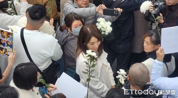 ▲▼賈永婕到場聲援愷愷案             。（圖／記者黃宥寧翻攝）