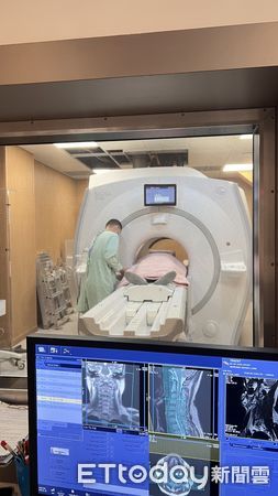 ▲為提升醫療設備與服務品質，天主教若瑟醫院今日舉辦全新磁振造影(MRI)啟用儀式。（圖／記者游瓊華翻攝）