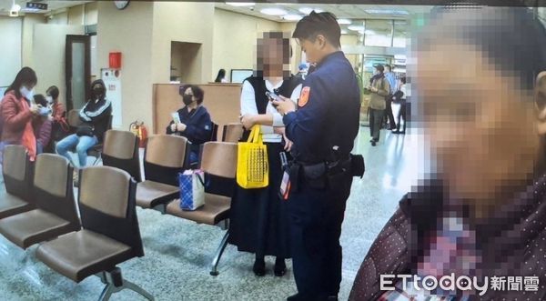 ▲▼員警盤查林姓女業務員，並將68歲陳姓婦人分開            。（圖／記者陳以昇翻攝）