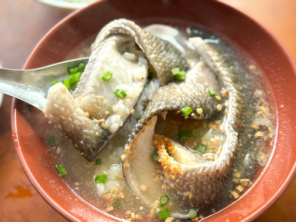 ▲▼永華虱目魚粥。（圖／部落客VIVIYU小世界授權提供）