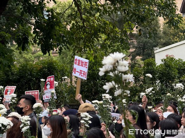 ▲▼             剴剴案開庭，藝人樂天女孩琳妲到場聲援。（圖／記者黃資真攝）