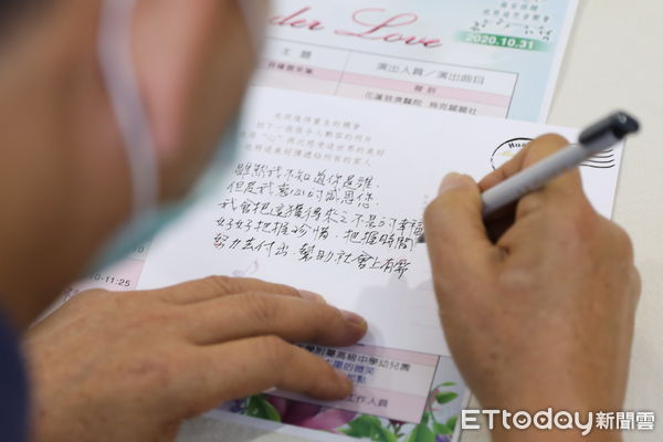 ▲花蓮慈院在院區設立「生命之樹」，每片菩提葉上都記載著器官捐贈者的姓名與捐贈器官。（圖／慈濟醫學中心提供，下同）