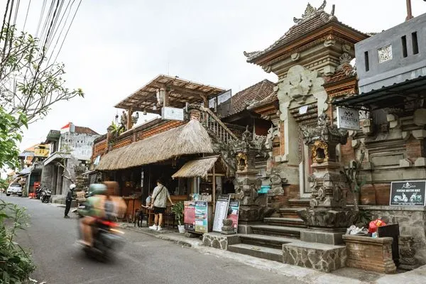 ▲▼Warung Krisna -峇里島烏布美食｜隱匿巷弄裡的茅草屋傳統美食。（圖／部落客黑皮的旅遊筆記授權提供）