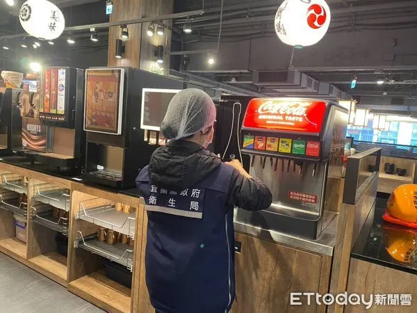 ▲▼      宜蘭連鎖鍋物試營運爆出食物中毒       。（圖／記者游芳男翻攝）