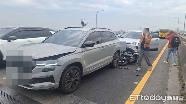 ▲台88線萬丹大橋車禍，釀1人受傷。（圖／民眾提供，下同）