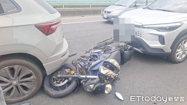 ▲台88線萬丹大橋車禍，釀1人受傷。（圖／民眾提供，下同）