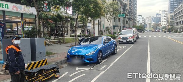 ▲▼瑪莎拉蒂車主路邊遭2人毆打、噴辣椒水。（圖／記者吳奕靖翻攝）