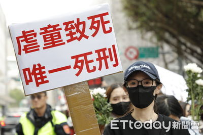 剴剴不該白死！「白菊花運動」千人法院外淚吼：惡魔保母唯一死刑