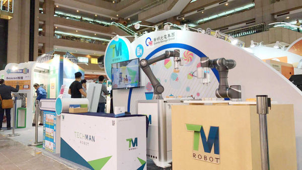 貼上「TM」品牌的Cobot迄今銷往全球已上看15000台，全球市占11%，排名僅次於龍頭老大丹麥Universal Robots。（圖／翻攝自達明機器人臉書）