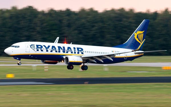 瑞安航空因未提供中性稱謂遭提告。（翻攝Ryanair臉書）