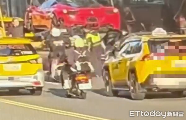 ▲▼他開要價千萬的法拉利458續攤找朋友，酒駕併排下場慘了。（圖／記者邱中岳翻攝）