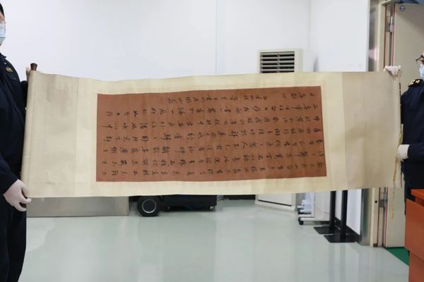 ▲▼差點被走私成功的清代字畫文物。（圖／翻攝自大陸「海關發布」公眾號）