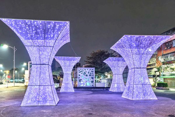 ▲2025中港大排光雕展以「光影中港 神幻秘境」為主題，延長展期至3月30日。（圖／新北市水利局提供）
