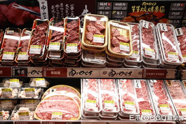▲南港LalaPort開幕，民眾於LOPIA超市搶購。（圖／記者林敬旻攝）