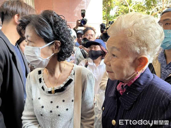 ▲京華城案今天開庭，何瑞英到場旁聽。（圖／記者許靖騏攝）