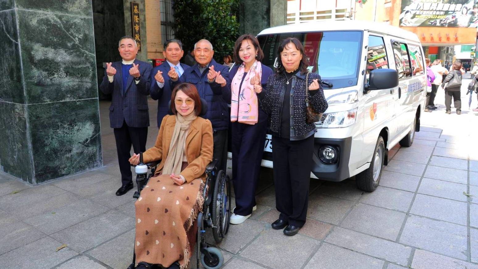 ▲瑞昶貿易捐贈復康巴士 邱佩琳：打造無障礙城市。（圖／記者郭世賢翻攝）