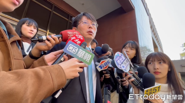 ▲▼柯文哲開庭，黃國昌到場受訪，抨擊北檢濫權。（圖／記者許靖騏攝）