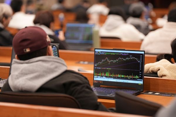 圖一：世新大學財金系運用虛擬交易平台，讓學生即時掌握市場動態，累積寶貴的投資實務經驗。（圖／世新大學提供）