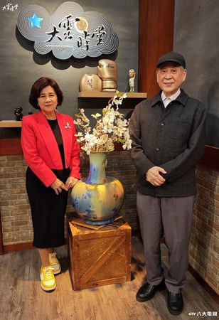 ▲白先勇(中)、陳怡蓁(左)和李四端(右)聊文化傳承。（圖／記者葉文正攝）