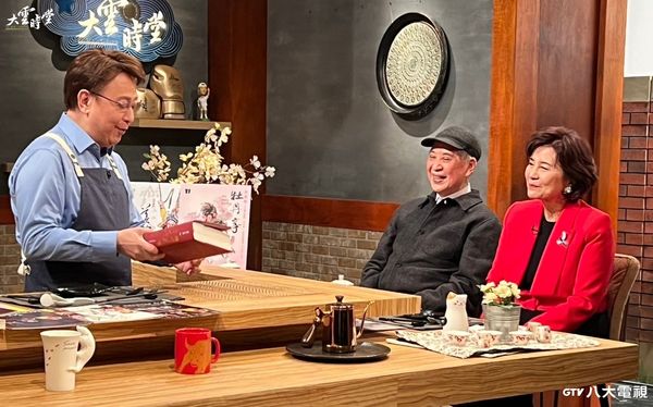 ▲白先勇(中)、陳怡蓁(左)和李四端(右)聊文化傳承。（圖／記者葉文正攝）