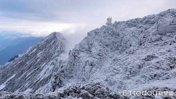 ▲▼玉山積雪。（圖／氣象署提供）