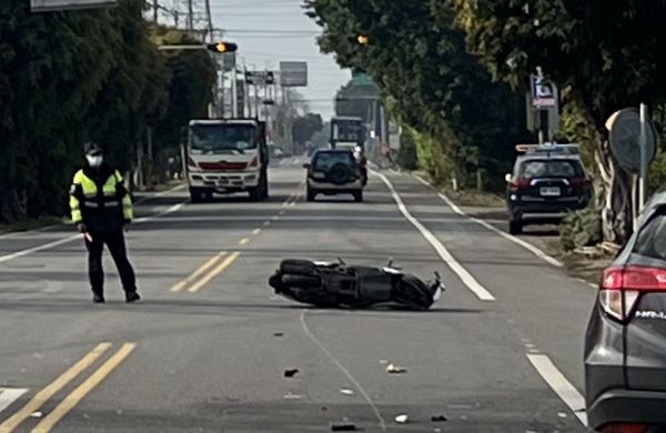 ▲彰化埤頭鄉彰水路發生機車遭撞飛。（圖／民眾提供）