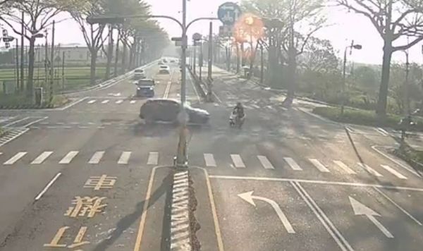 ▲彰化埤頭鄉彰水路發生機車遭撞飛。（圖／民眾提供）