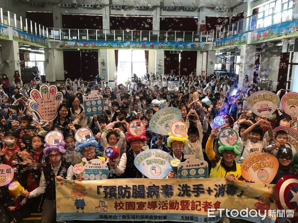 ▲為防治腸病毒，宣導幼童正確的洗手觀念，台中市政府衛生局今日於台中市北屯區松竹國民小學舉辦校園洗手宣導活動。（圖／記者游瓊華翻攝）