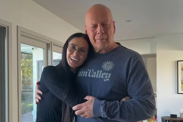 ▲黛咪摩爾為布魯斯威利慶生。（圖／翻攝自黛咪摩爾IG）