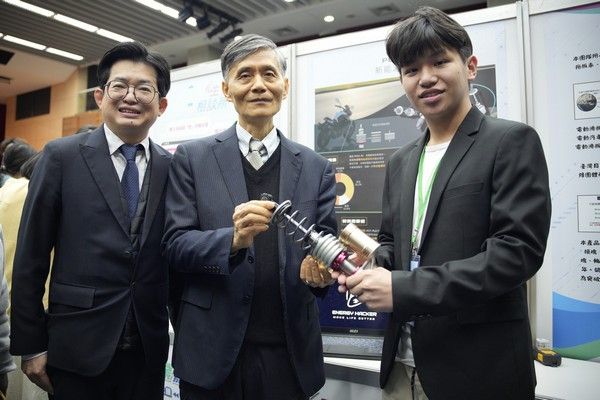 ▲中原「學生創業團隊」宜智科技，研發降低電動汽機車碳排取得專利